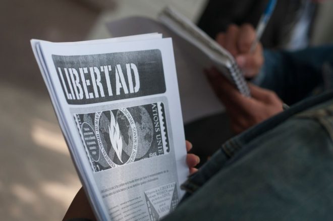 Agreden a reportero mientras cubría accidente de tránsito