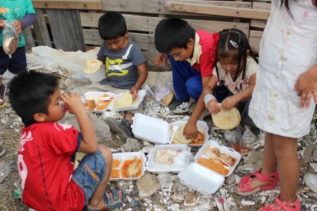 Starving help. Уровень голодающих в Мексике. Латинская Америка отсталости фото.