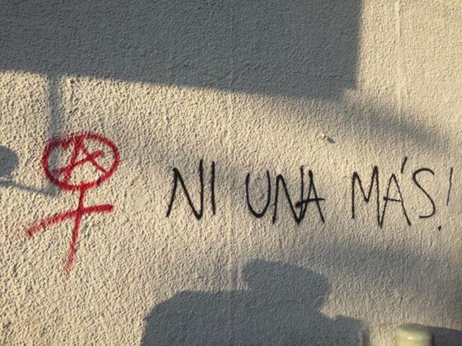Casi dos horas de silencio por feminicidios en Chiapas