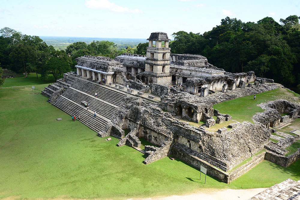 Confirman expertos del INAH que la cubierta del Palacio de Palenque estuvo pintada de rojo