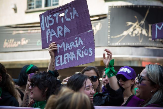 Maria Elena Rios protesta en Guelaguetza 2022, policias estatales la reprimen