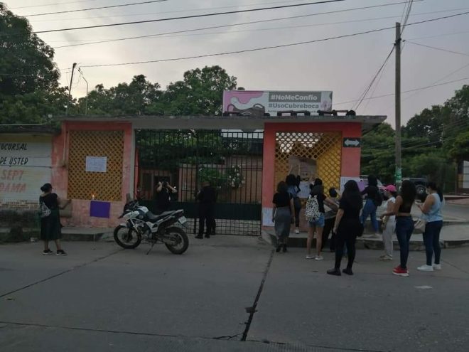 Marchan contra violencia feminicida en Tonala