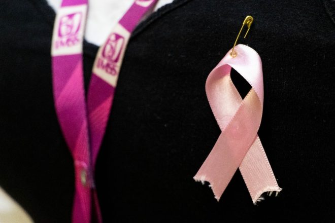 ¿Qué es lo más difícil de acompañar a una paciente con cáncer de mama? Los familiares lo cuentan