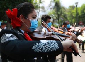 Crisis y mala paga no han podido marchitar la tradición de los mariachis y su música