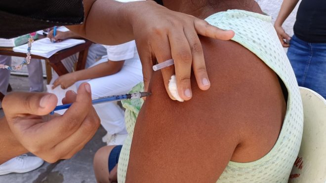 Adolescentes ya esperaban con ansias su vacuna anti COVID-19: buena aceptación en inicio de jornada
