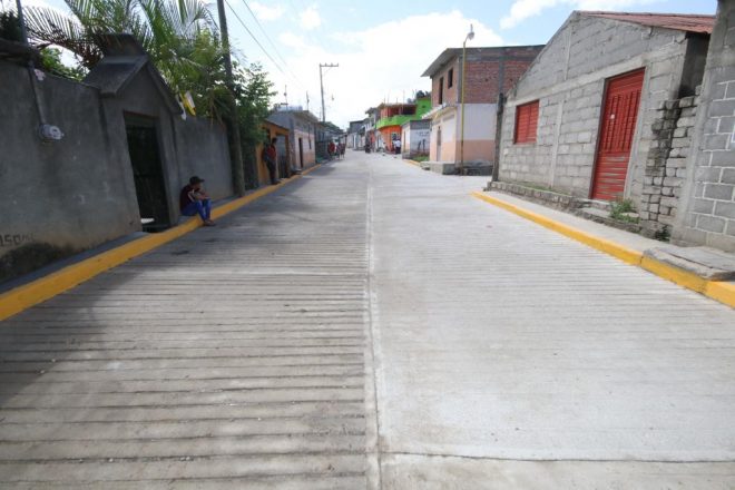 En Totolapa, inauguran obras de infraestructura vial y de esparcimiento