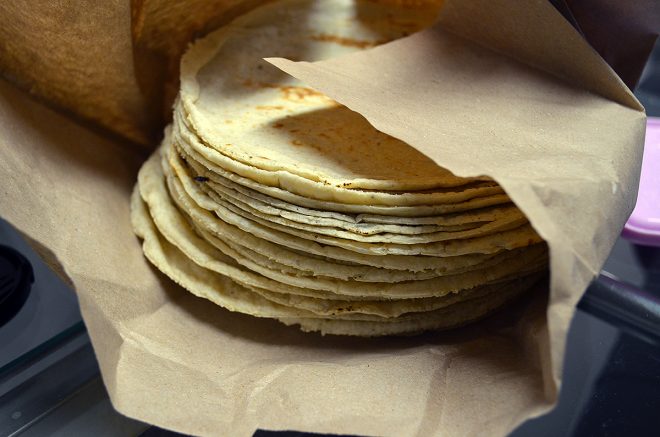 Bajo argumento de desabasto de gas LP, kilo de tortillas costara 22 pesos en agosto
