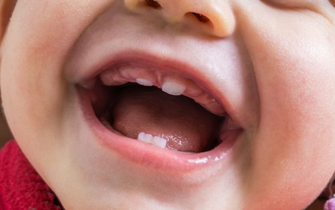 Ayuda a tu bebe a superar la «pesadilla» de la denticin
