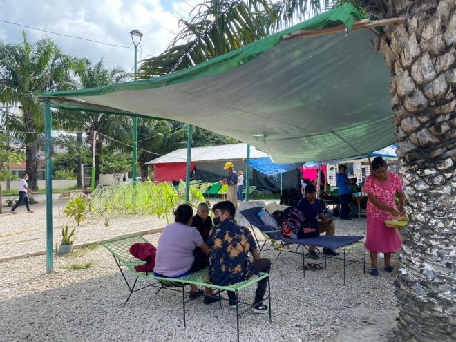 El martirio económico de esperar a familiares fuera de hospitales públicos en Tuxtla