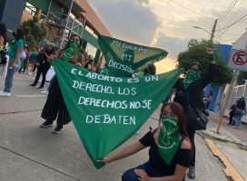Marchan en demanda de la despenalización del aborto en Chiapas